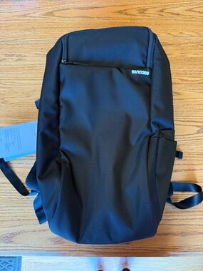 NWT Incase DSLR Camera BackPack